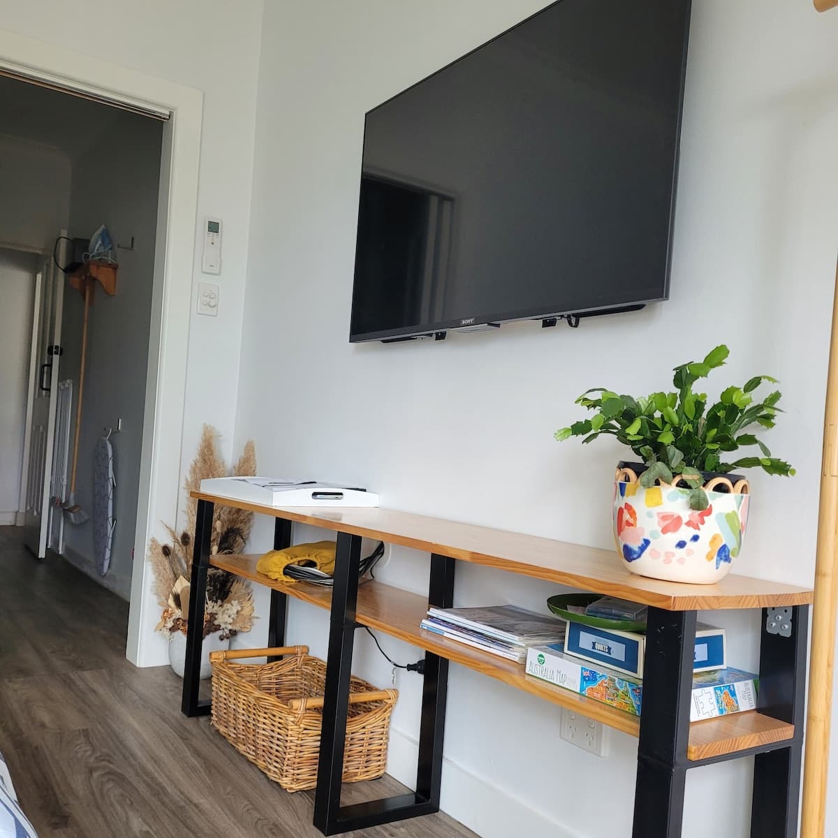 Ocean Escape - pet friendly private guest suite — photo 5